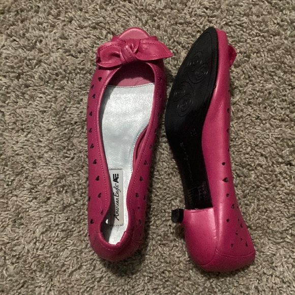 American Eagle pink heart kitten size 6 heels - Picture 1 of 3